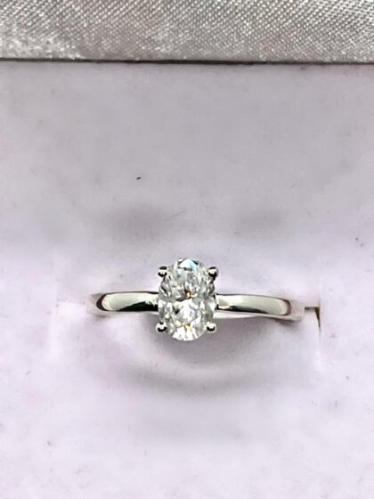 Silver 1ct Moissanite ring (8)